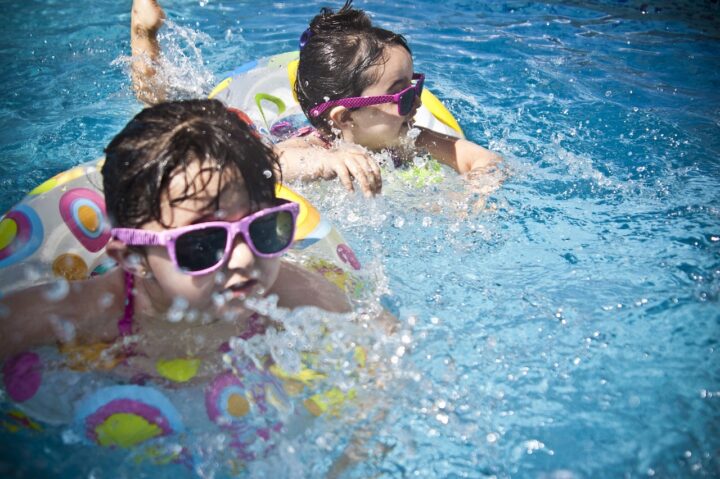 Hier finden Sie alle Kurse rund ums Schwimmen lernen. Solange noch frei Plätze vorhanden sind, wird der Kurs als buchbar angezeigt.